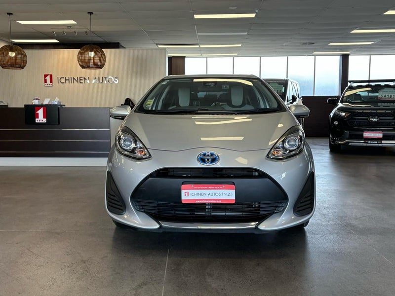 2021 Toyota Aqua Hybrid, photo 2