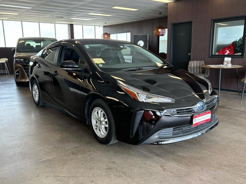 2021 Toyota Prius -S / Adaptive Cruise Control, photo 3