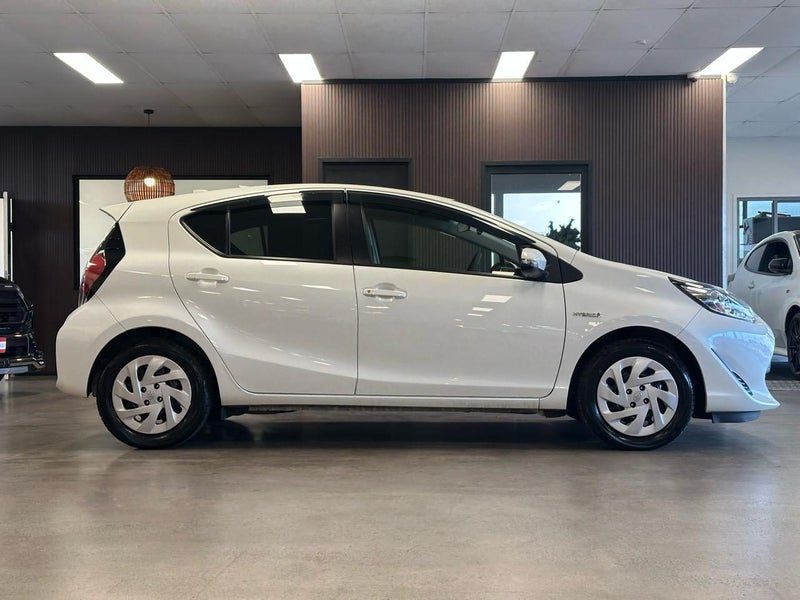 2019 Toyota Aqua -S / PUSH START, photo 2