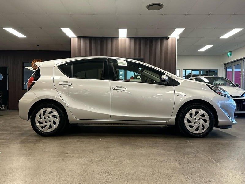 2019 Toyota Aqua Hybrid / Immobiliser, photo 3
