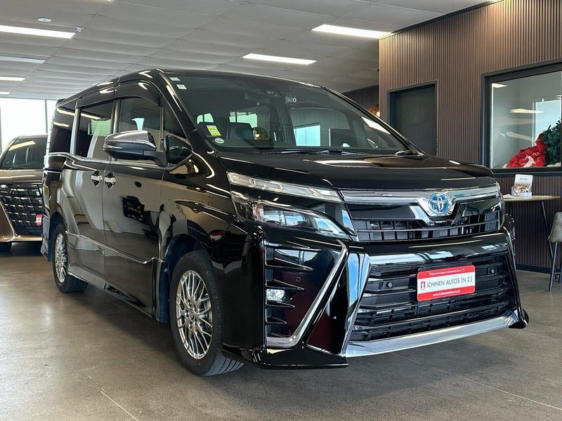 2021 Toyota Voxy Hybrid / ZS KIRAMEKI III, photo 2