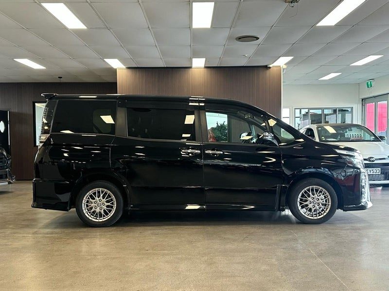 2021 Toyota Voxy Hybrid / ZS KIRAMEKI III, photo 3