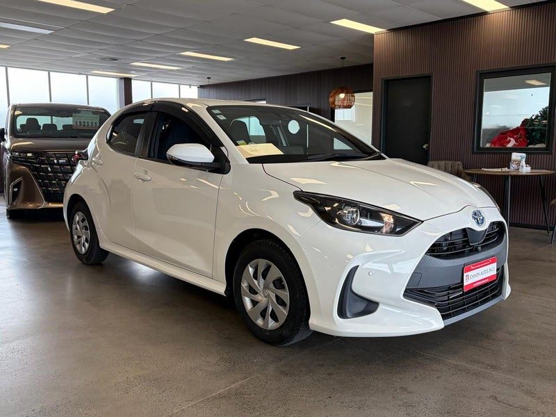 2021 Toyota Yaris Hybrid X, photo 2