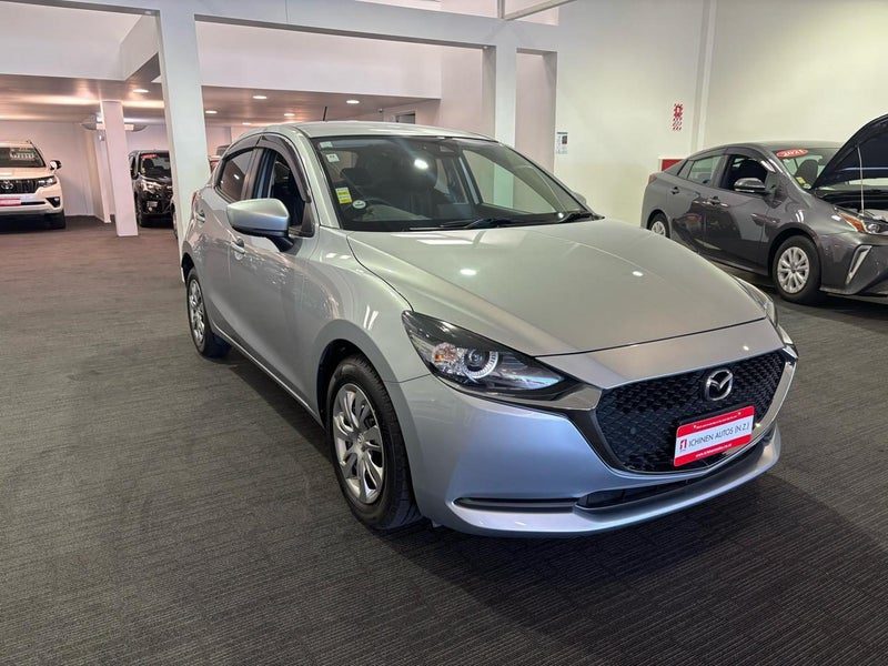 2021 Mazda 2 15S / Apple Carplay / Reverse Camera, photo 2