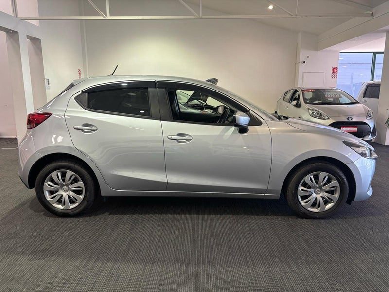 2021 Mazda 2 15S / Apple Carplay / Reverse Camera, photo 3