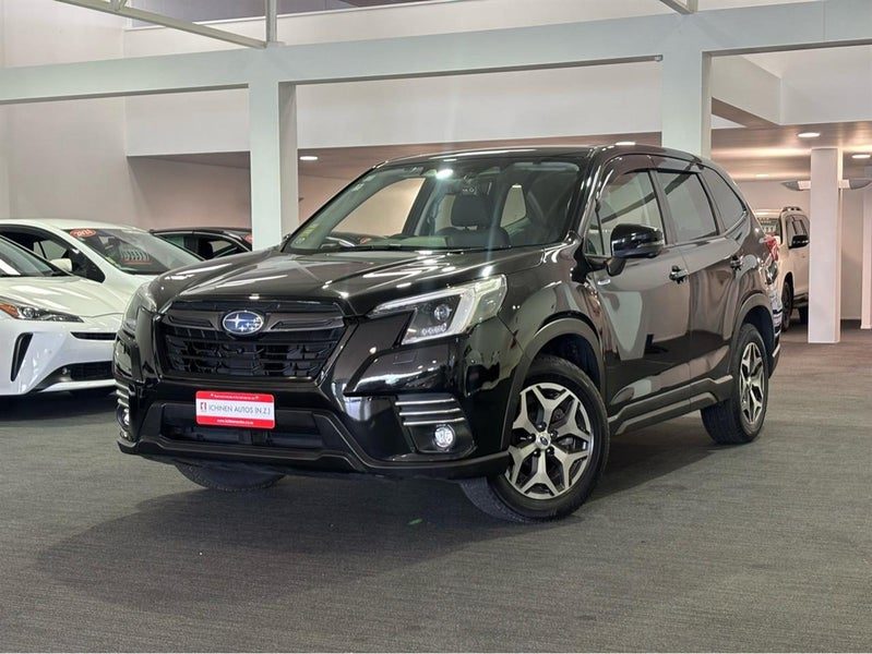 2023 Subaru Forester Touring, main photo