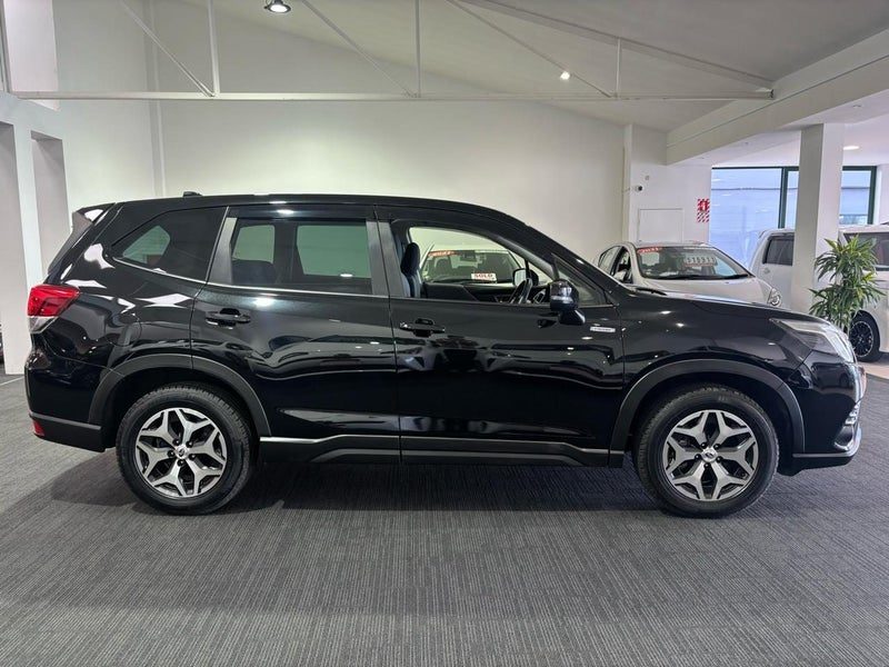 2023 Subaru Forester Touring, photo 3