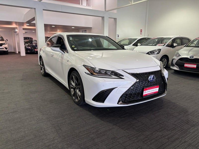 2019 Lexus ES 300h F Sport, photo 2