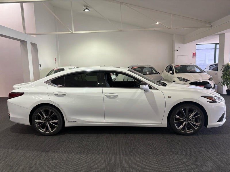 2019 Lexus ES 300h F Sport, photo 3