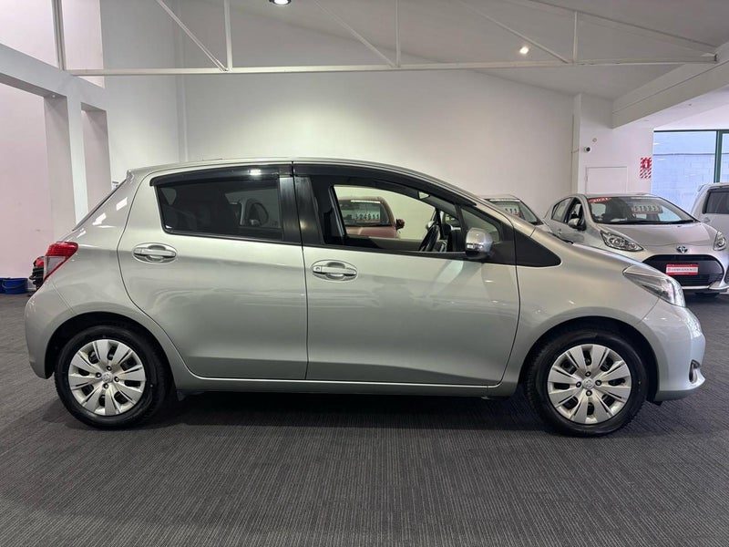 2013 Toyota Vitz 1.3, photo 3
