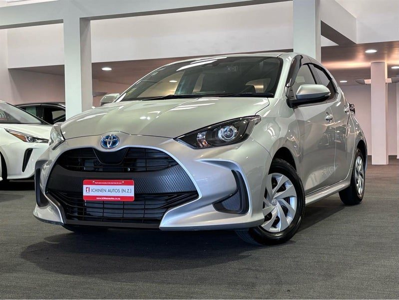 2021 Toyota Yaris Hybrid X/ Apple Car Play, main photo