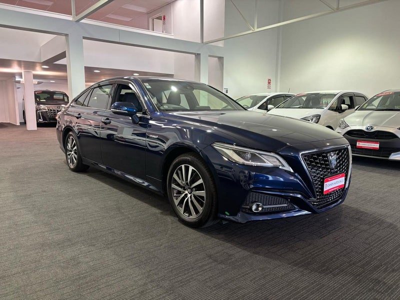 2020 Toyota Crown Hybrid, photo 2
