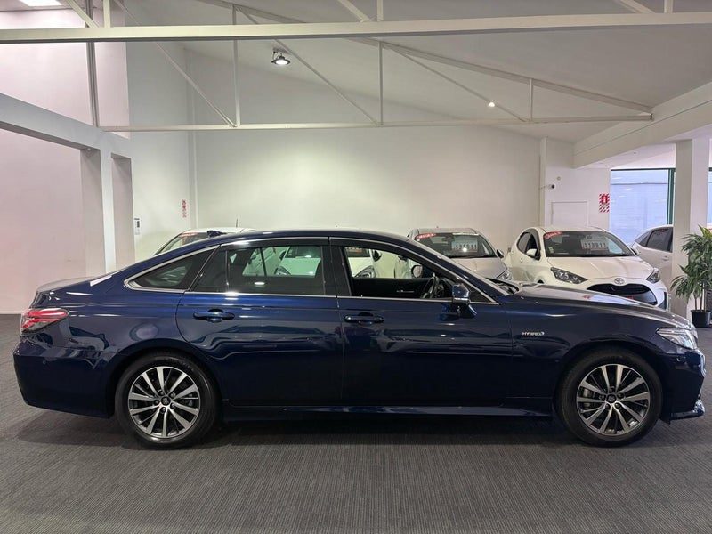 2020 Toyota Crown Hybrid, photo 3