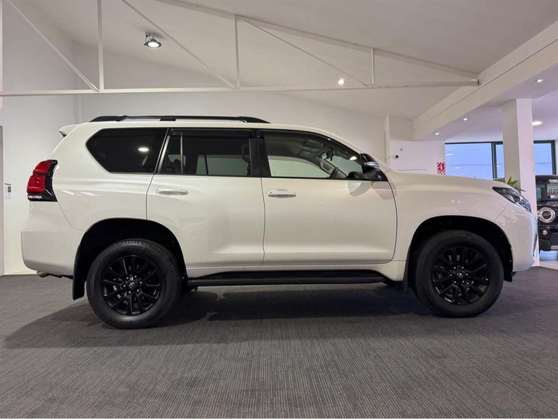 2023 Toyota Land Cruiser Prado TX, photo 3