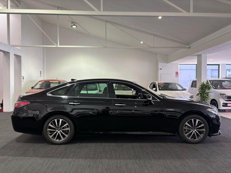 2019 Toyota Crown Hybrid, photo 2