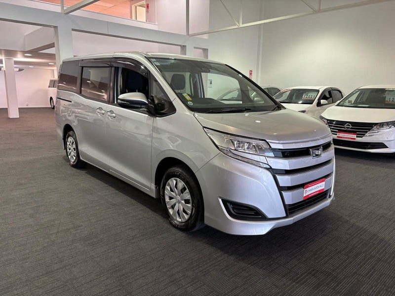 2020 Toyota Noah X, photo 2