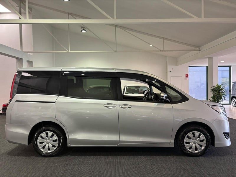 2020 Toyota Noah X, photo 3