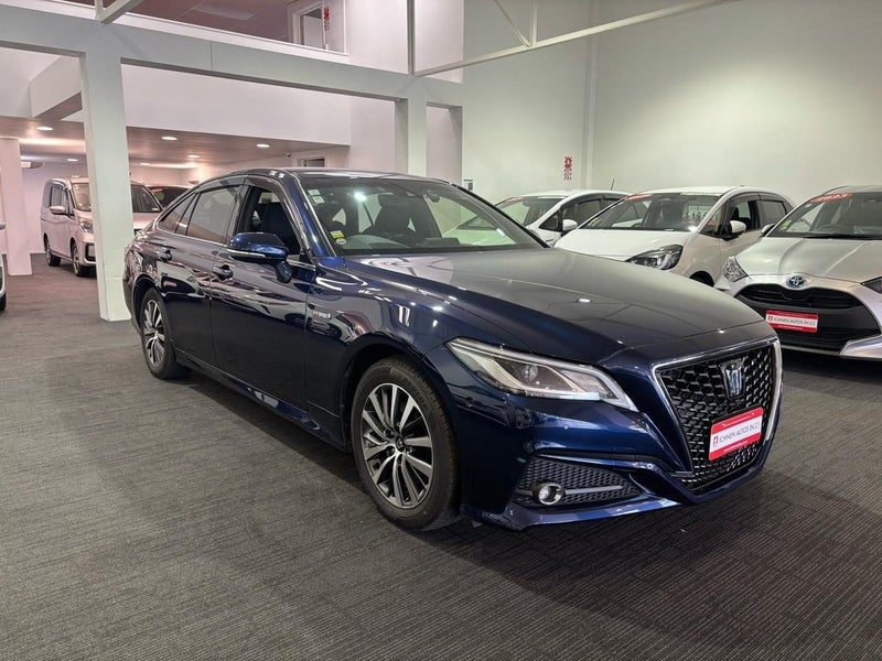 2020 Toyota Crown Hybrid, photo 2