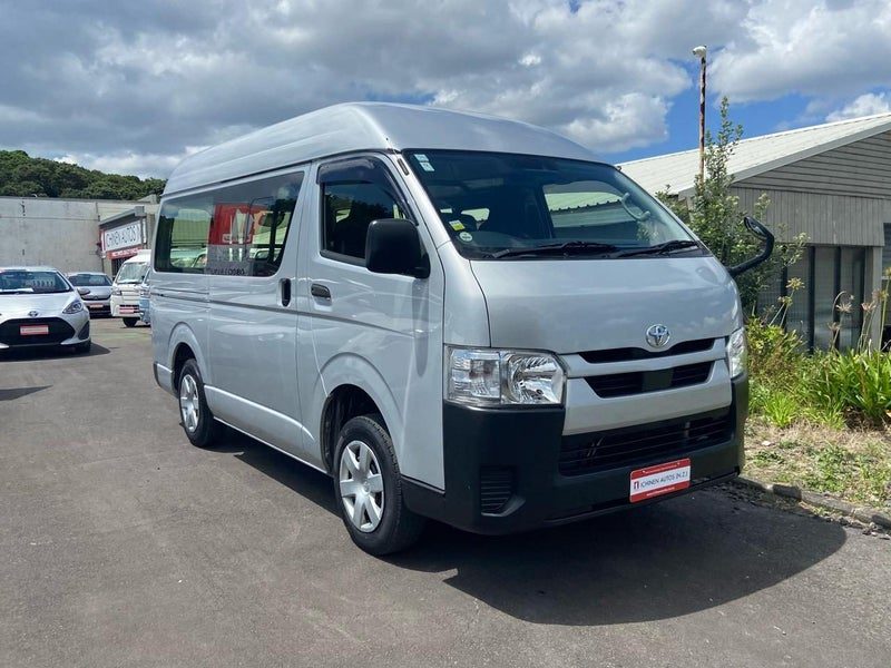 2020 Toyota Hiace DX, photo 3