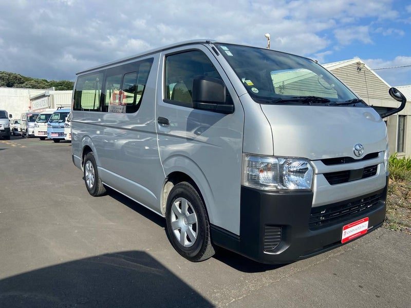 2020 Toyota Hiace -DX/ 9 Seater/ Security Alarm, photo 3