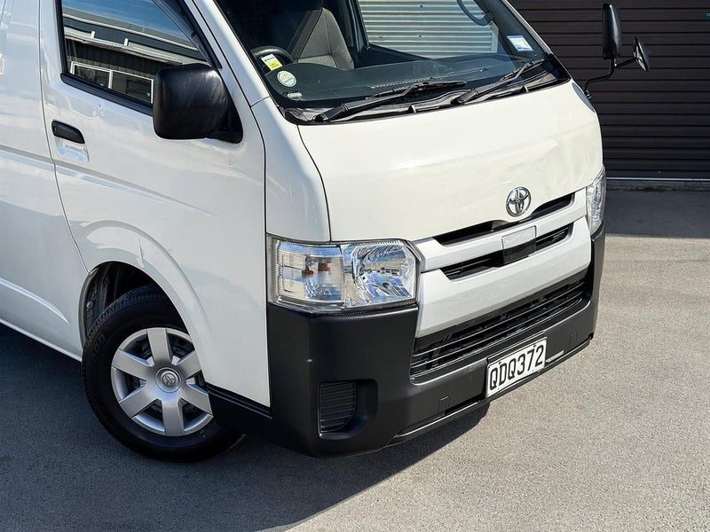 2018 Toyota Hiace DX, photo 2