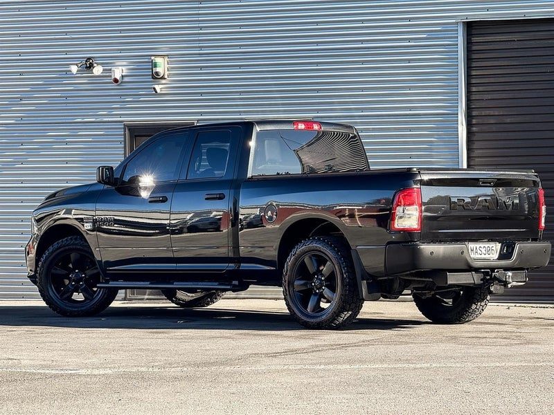 2019 Ram 1500 EXPRESS PET BLK PK 5, photo 2
