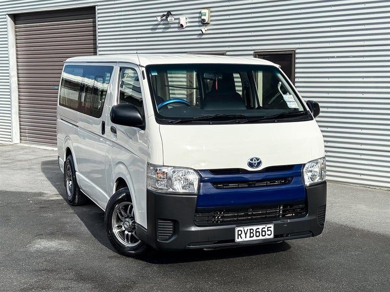 2017 Toyota Hiace ZL, photo 2