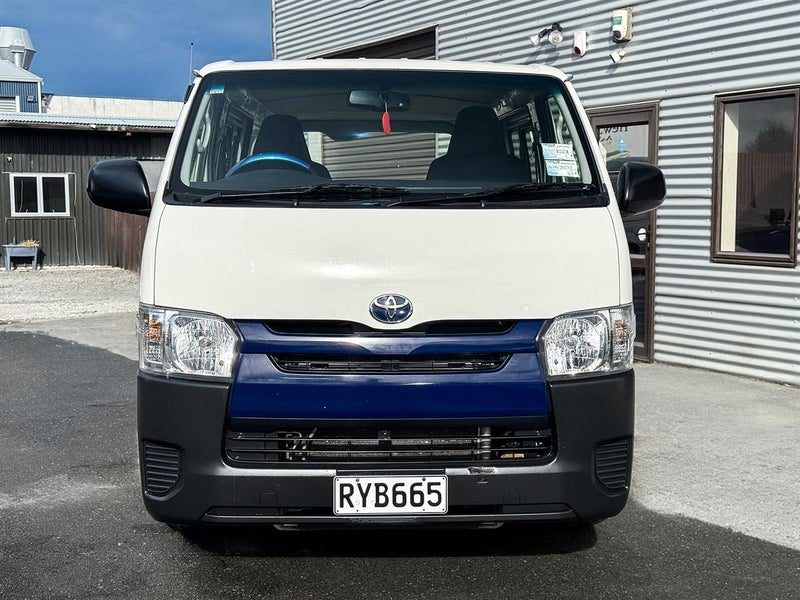 2017 Toyota Hiace ZL, photo 3