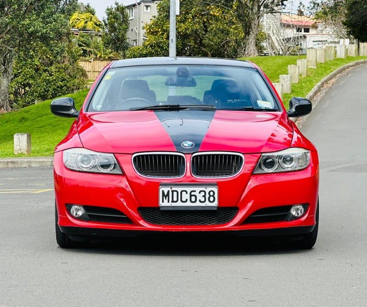 2011 BMW 3 Series, photo 2