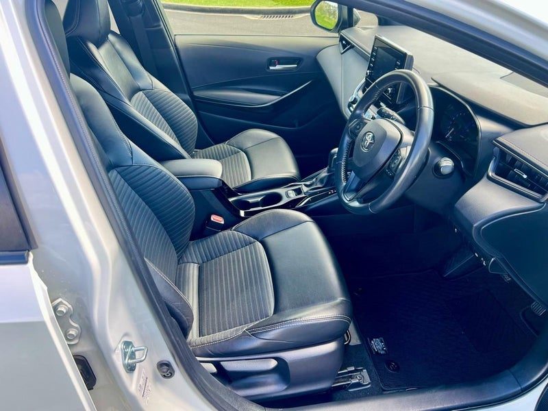 2021 Toyota Corolla Touring WXB Hybrid Wagon, photo 3