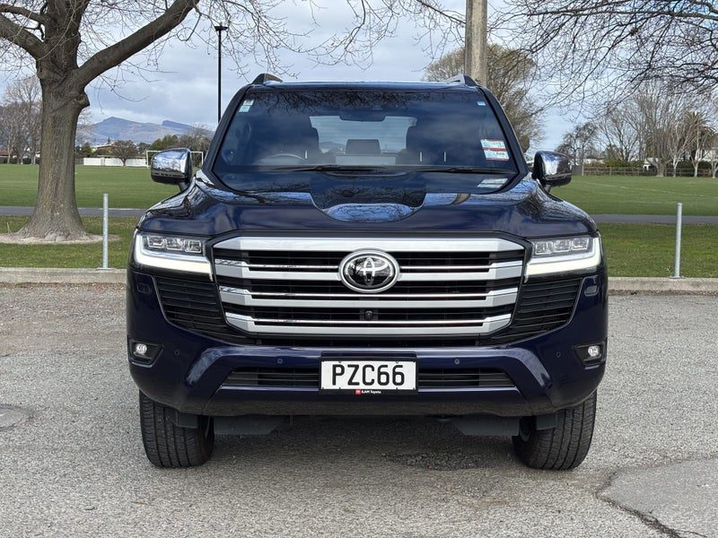 2023 Toyota Land Cruiser VX Limited, photo 2