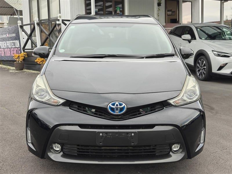 2015 Toyota Prius Alpha, photo 2