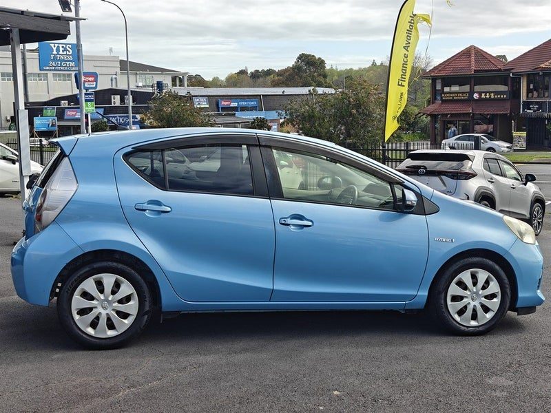 2012 Toyota Aqua G, photo 3