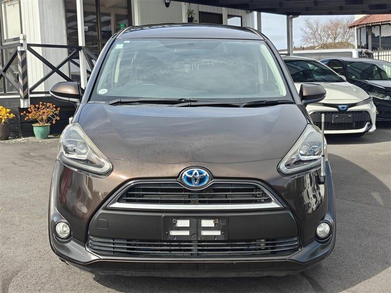 2015 Toyota Sienta Hybrid, photo 2