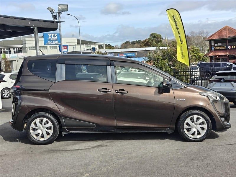 2015 Toyota Sienta Hybrid, photo 3