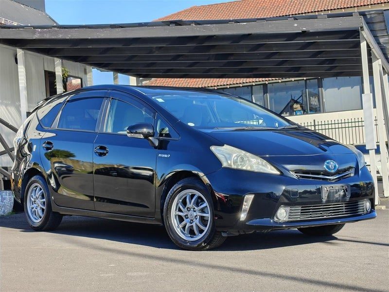 2013 Toyota Prius ALPHA S, Bluetooth, Rear Camera