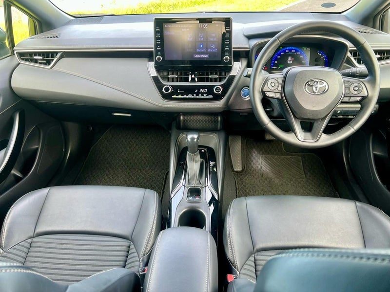 2021 Toyota Corolla Touring WXB Hybrid Wagon, photo 2