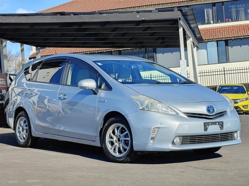 2013 Toyota Prius Alpha, main photo