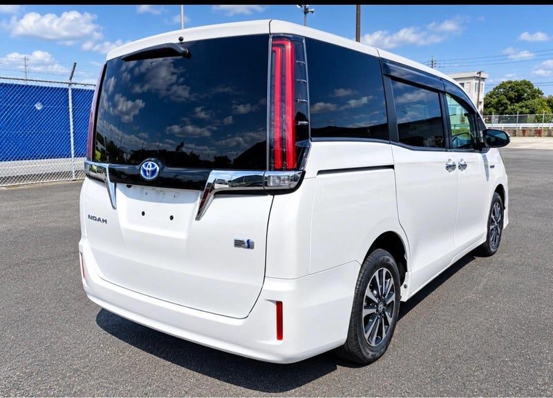 2018 Toyota Esquire Xi Hybrid 7 Seater, photo 3
