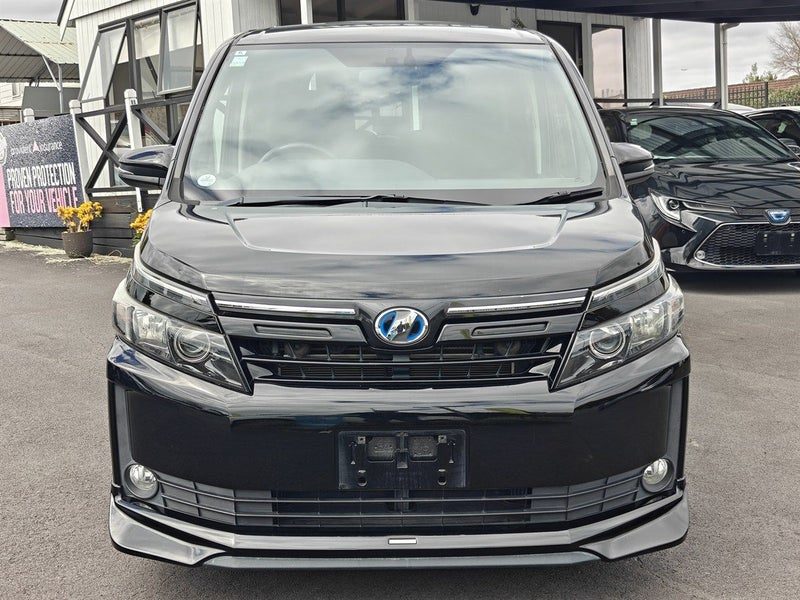 2014 Toyota Voxy Hybrid, photo 2