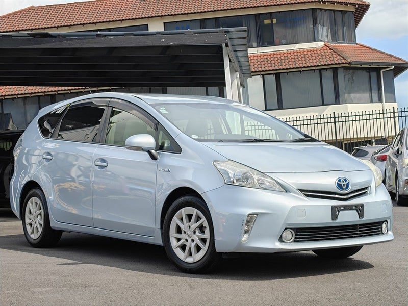 2013 Toyota Prius ALPHA, Bluetooth, Rear Camera