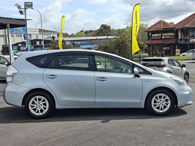 2013 Toyota Prius ALPHA, Bluetooth, Rear Camera, photo 3