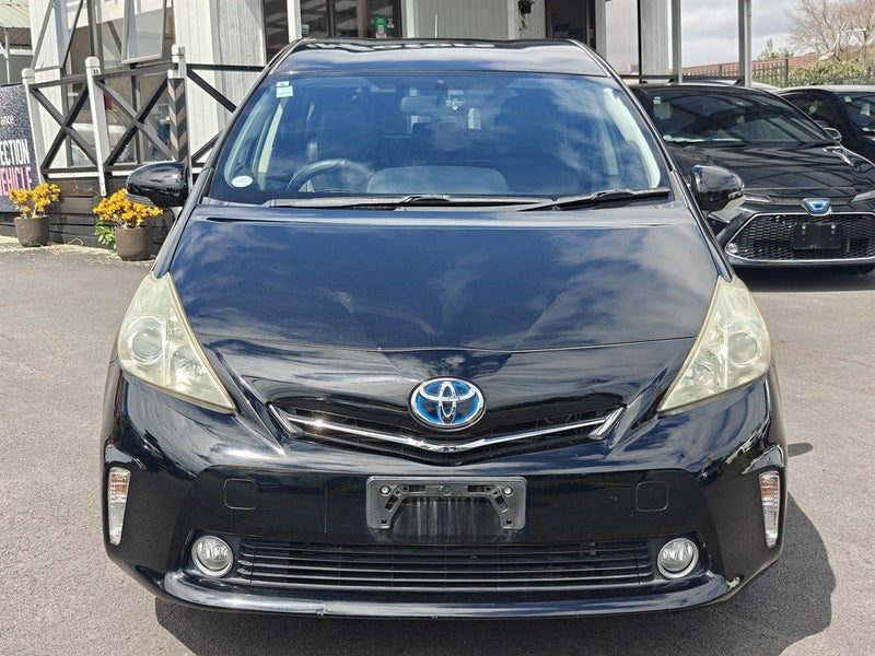 2013 Toyota Prius Alpha, photo 2