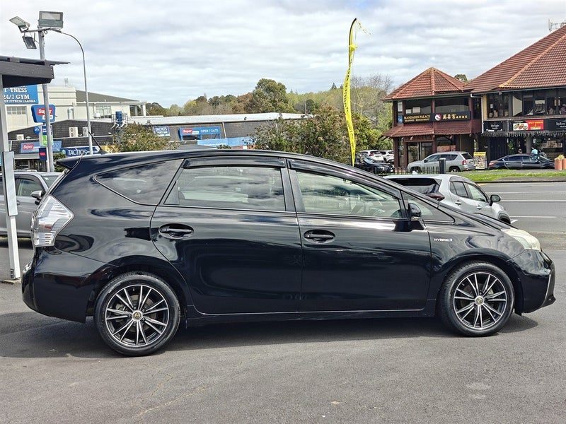 2013 Toyota Prius Alpha, photo 3
