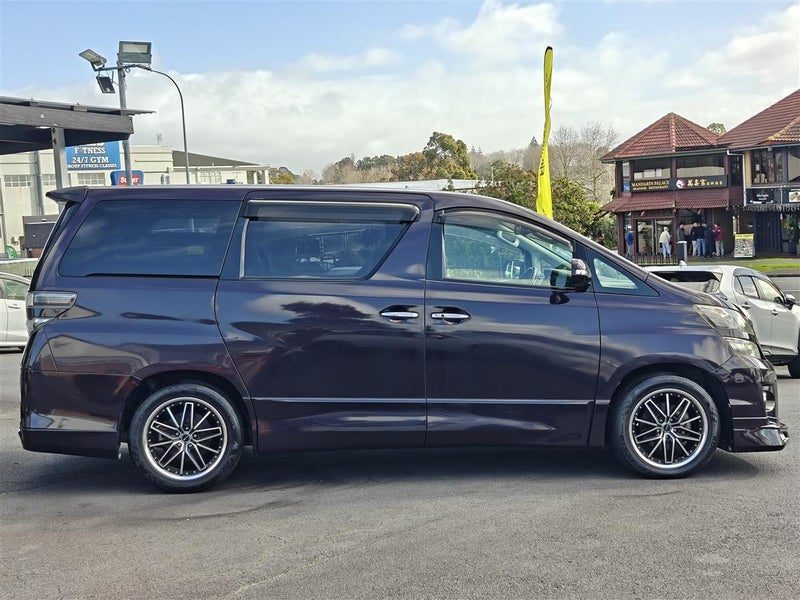 2013 Toyota Vellfire 7 Seater, photo 3