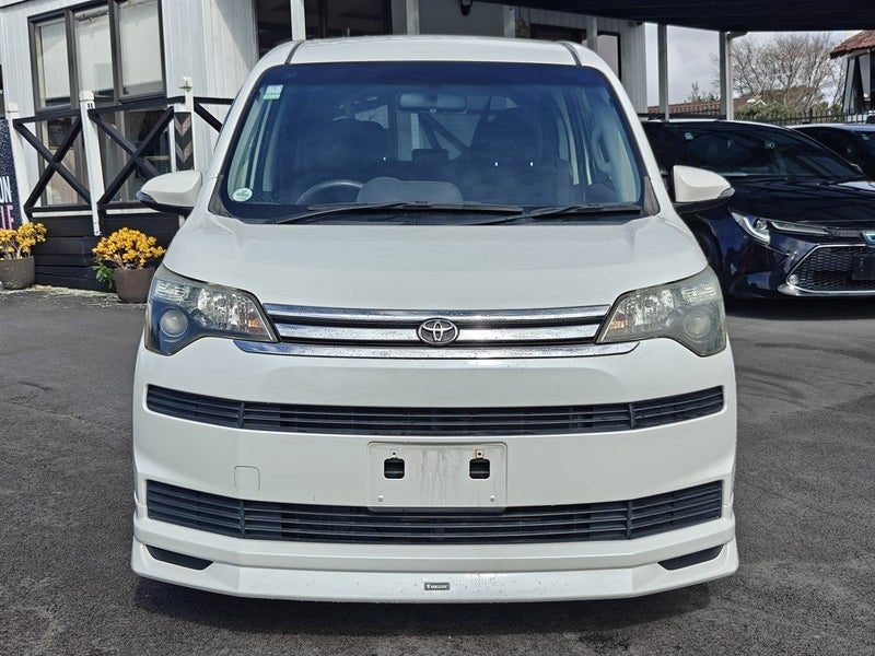 2013 Toyota Spade, photo 2
