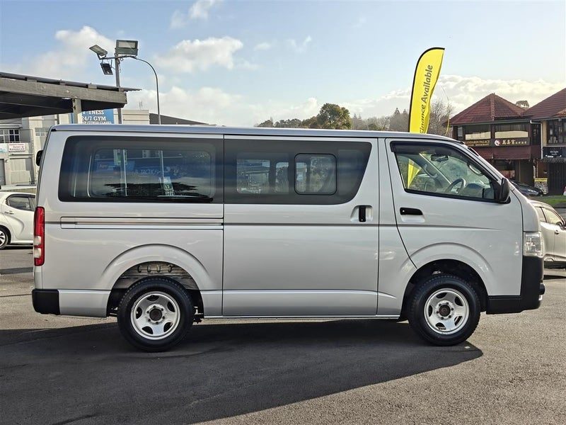2020 Toyota Hiace, photo 3