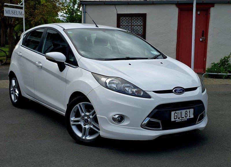 2013 Ford Fiesta Zetec, main photo
