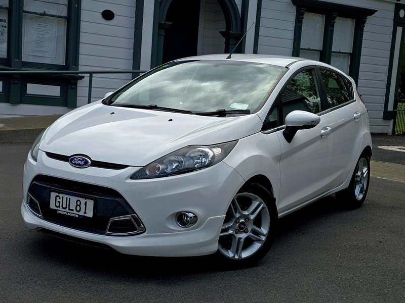 2013 Ford Fiesta Zetec, photo 2