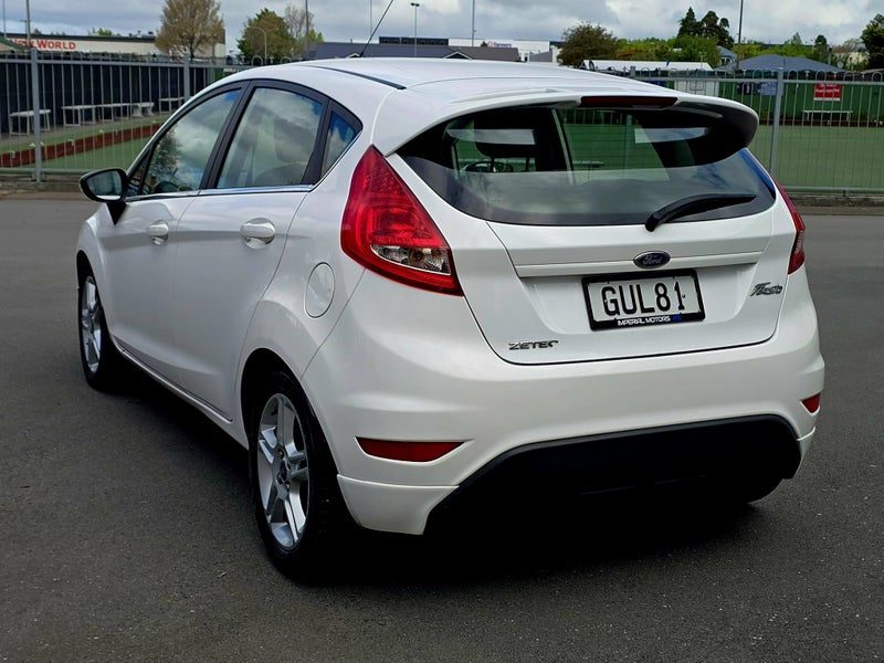 2013 Ford Fiesta Zetec, photo 3